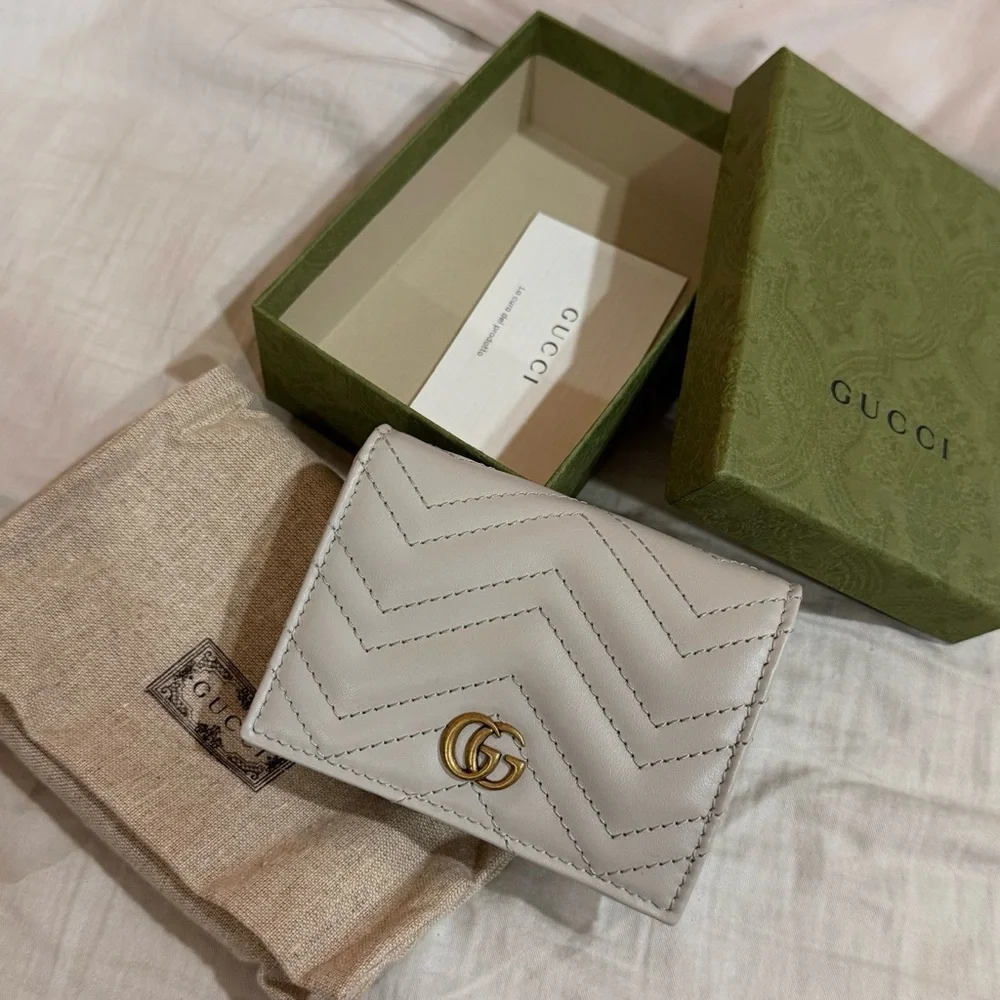 Gucci Off-White Matelassé Chevron Leather Card Holder with Gold GG